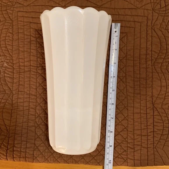 Vintage Milkglass Vase, nice weight, EUC - Picture 9 of 9